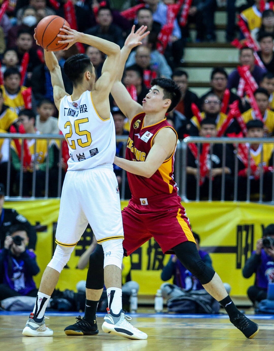 包含斯瓦泰克状态火爆，亚冠季后赛对阵广厦男篮，巴黎圣日耳曼力争连败的词条